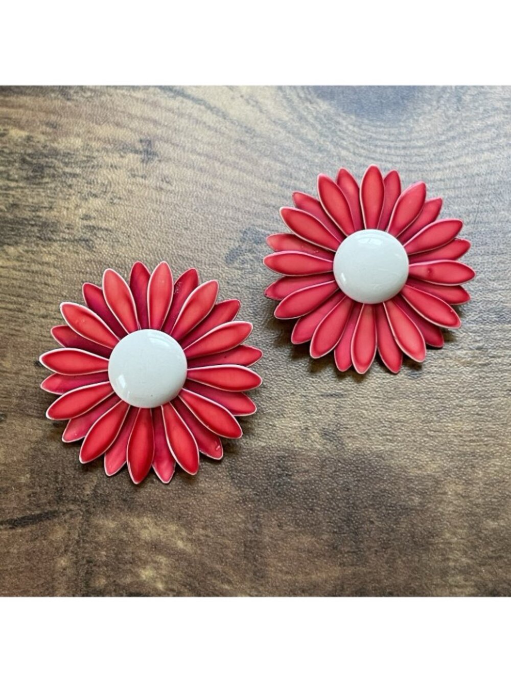 Vintage 1960s Enamel Flower Earrings Coral White MOD Pop Art Clip On Statement - Picture 4 of 9